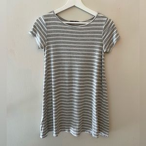 Short Sleeve Tunic with Back Button Detail - Striped Grey - XS